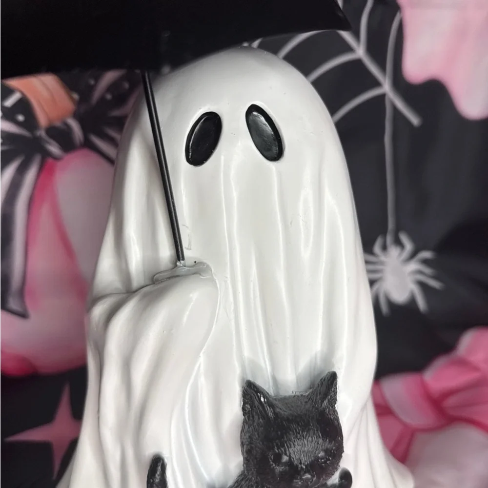 Viral Ghost with Cat and Umbrella Halloween Decor